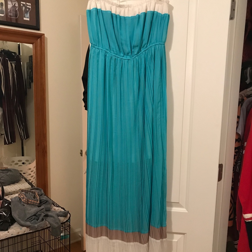 Maxi dress **AVAILABLE UNTIL 10/1**